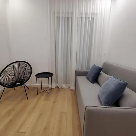 Salty Blue, 2 Bedroom Apartment, By The Daire *