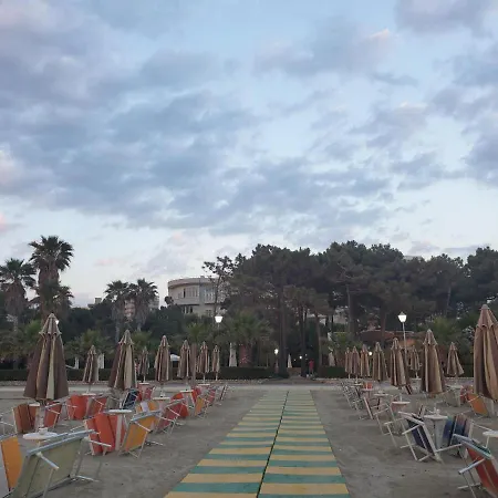 Salty Blue, 2 Bedroom Apartment, By The *