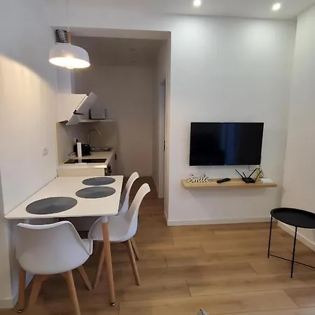 Salty Blue, 2 Bedroom Apartment, By The Daire