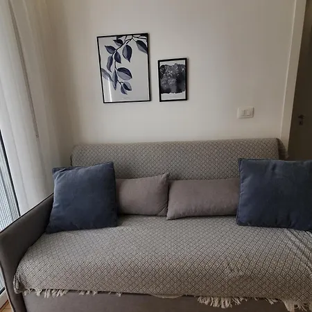 Salty Blue, 2 Bedroom Apartment, By The Daire *